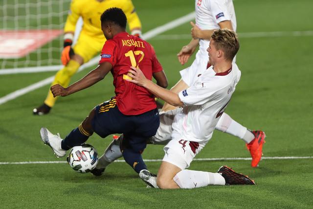 阿森纳3-0开门红，卫冕之路迈出第一步